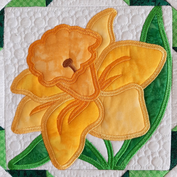 Quilted Daffodil Table Runner-5