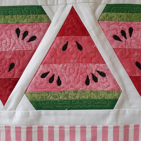 quilted-watermelon-table-runner-oregonpatchworks