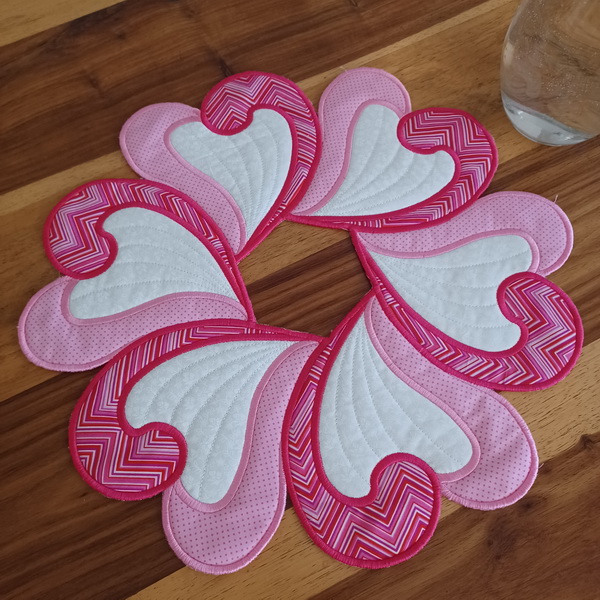 ITH Heart Swirl Table Topper-4