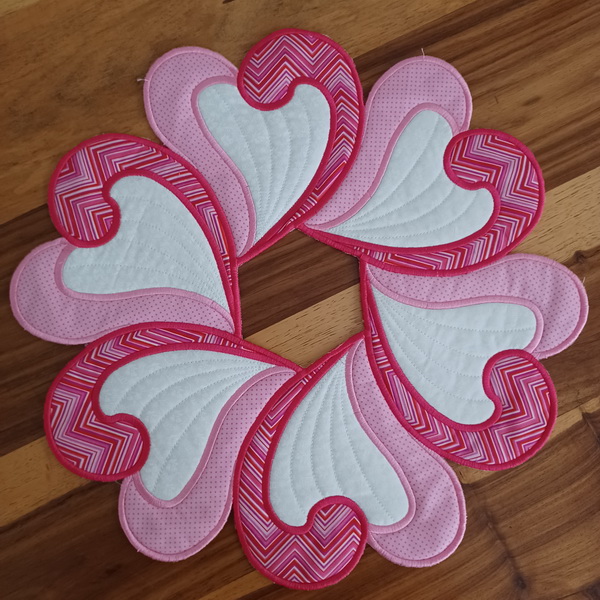 ITH Heart Swirl Table Topper-5