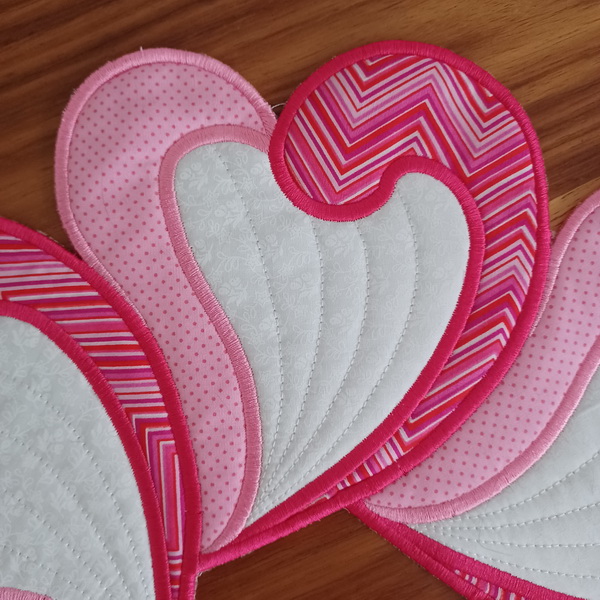 ITH Heart Swirl Table Topper-6