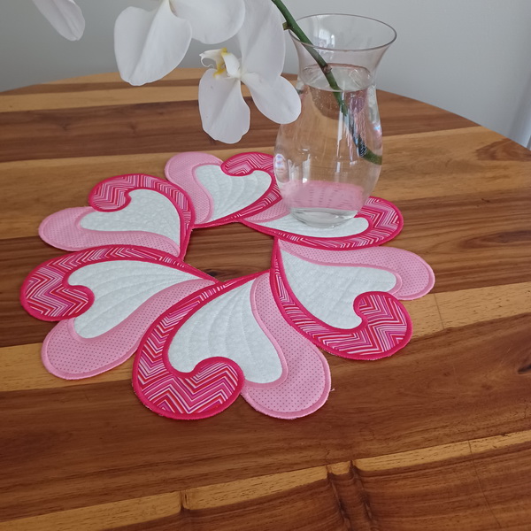 ITH Heart Swirl Table Topper-8