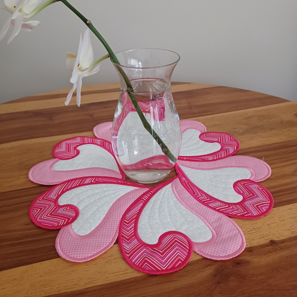 ITH Heart Swirl Table Topper-10