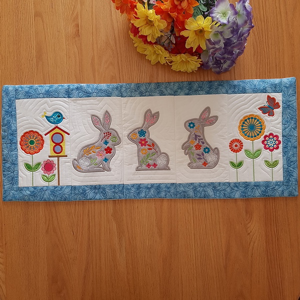 Applique Bunny and Flower Table Topper-4