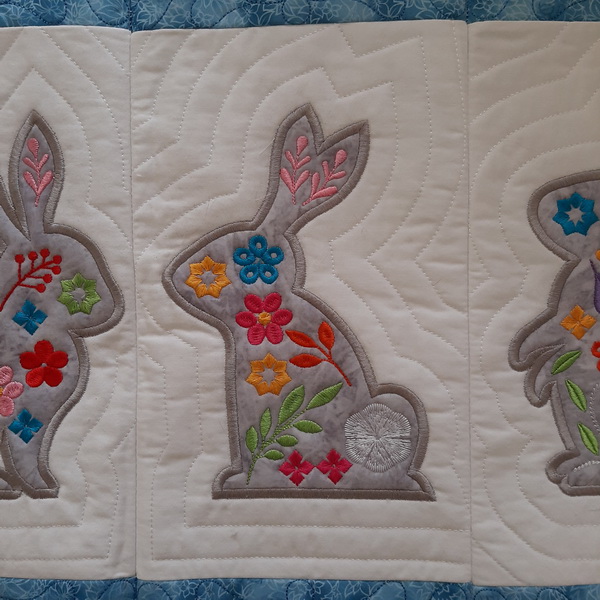 Applique Bunny and Flower Table Topper-7