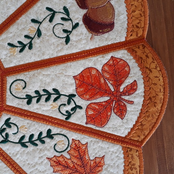 Comfy Fall Table Topper-10