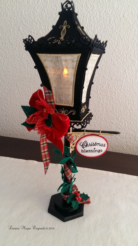 Christmas Lamp Post-4