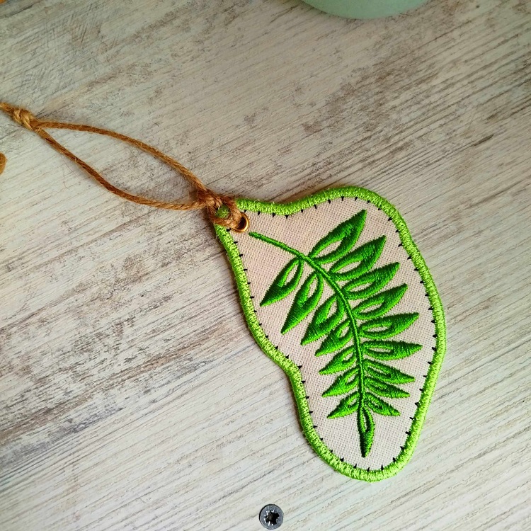 ITH Leaf Tiny Ornament