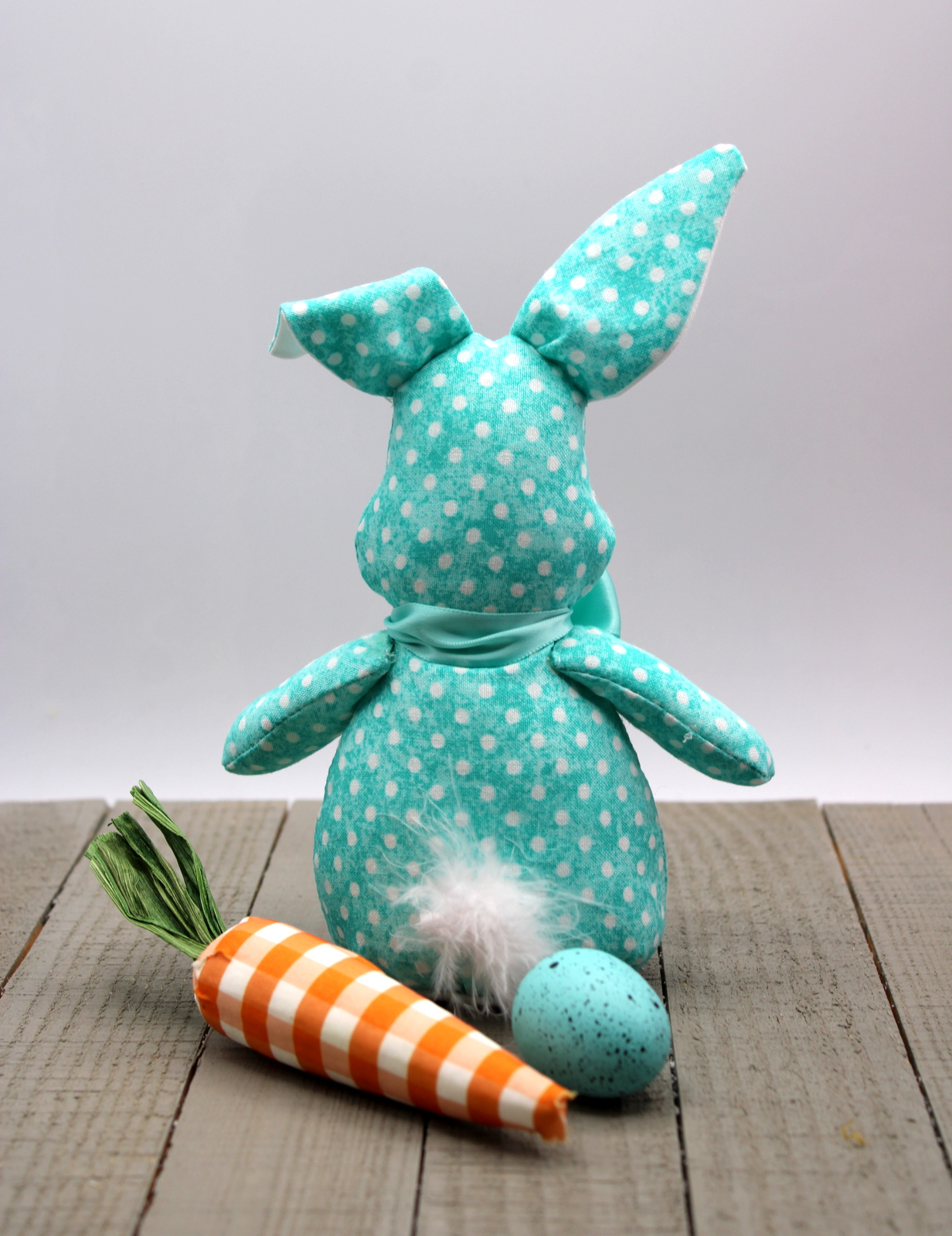 easter bunny back with carrot